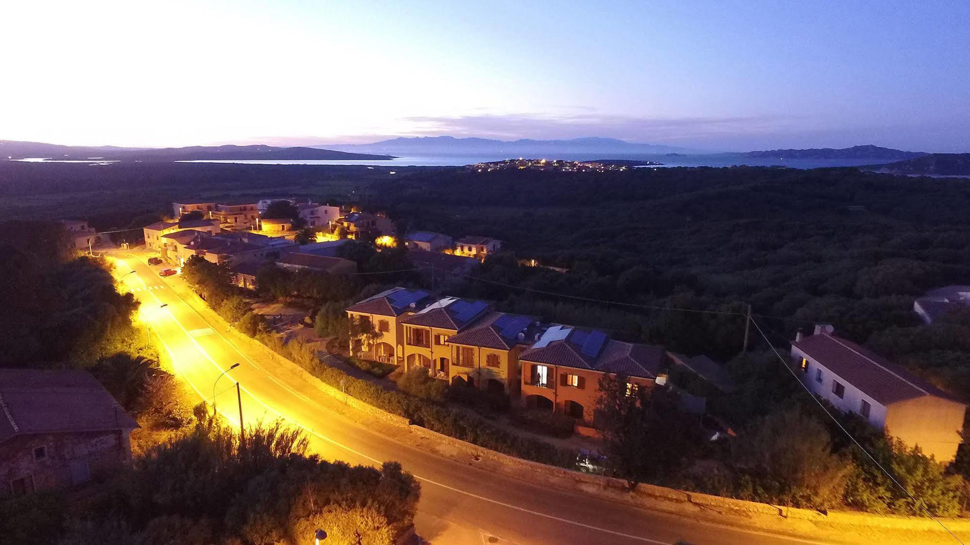 الشقق الفندقية بورتو بولوفي  Residenze L'Isola Surf House المظهر الخارجي الصورة